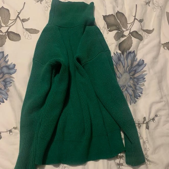 Green Turtleneck - Picture 3 of 4